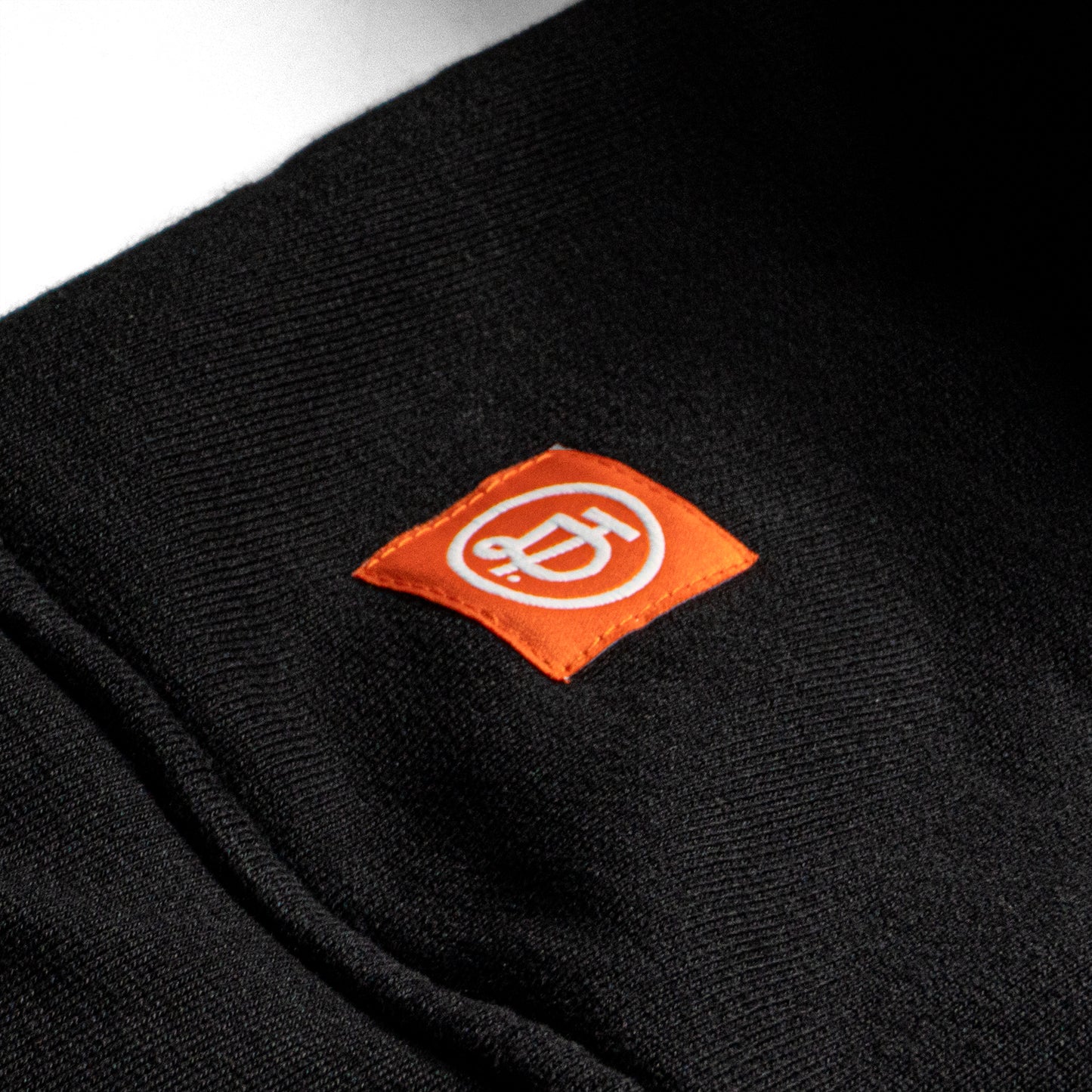 DELFINO SOLID TAG - CREWNECK / BLACK