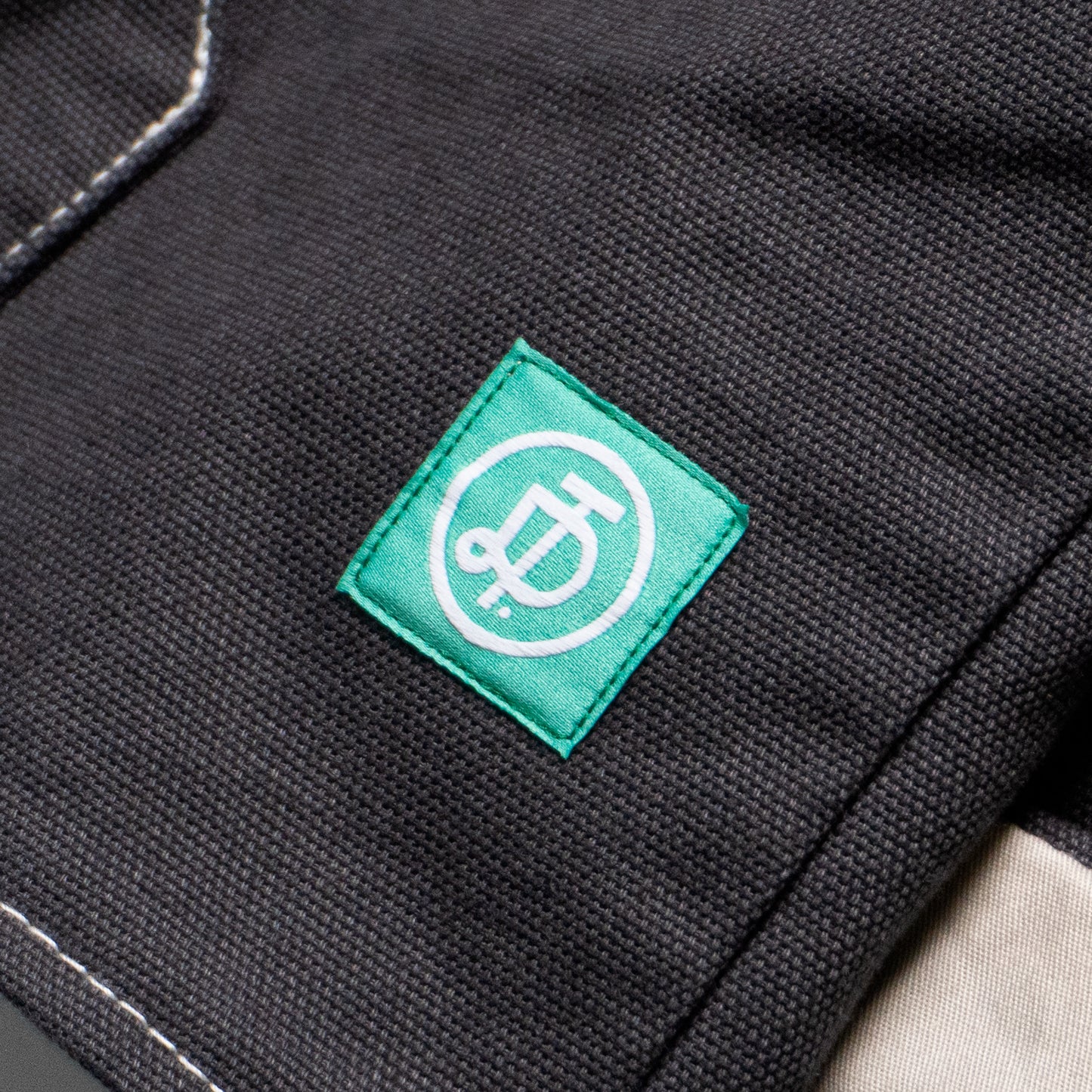 RODERICK PULLOVER JACKET - GREY