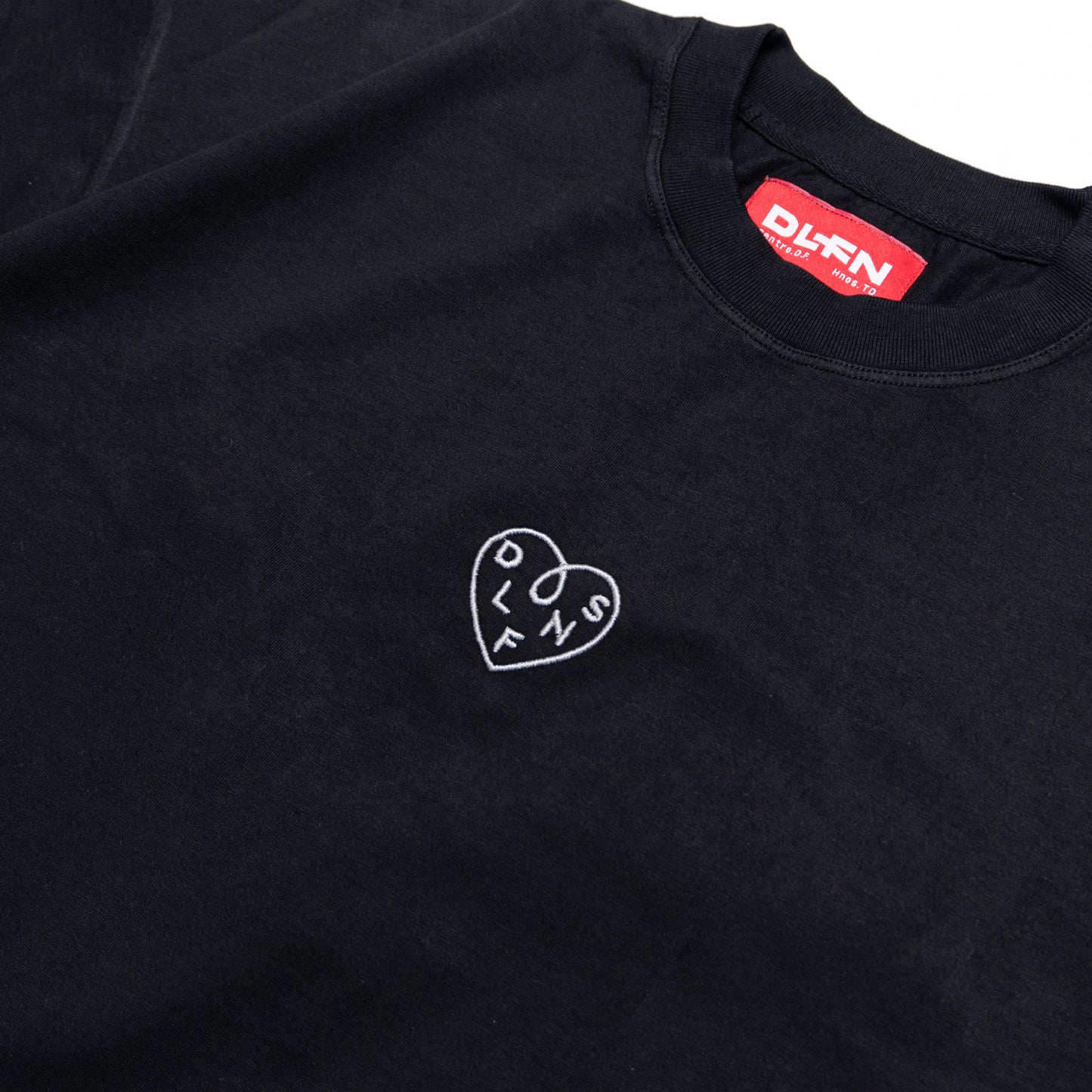 UN CORAZÓN - T-SHIRT